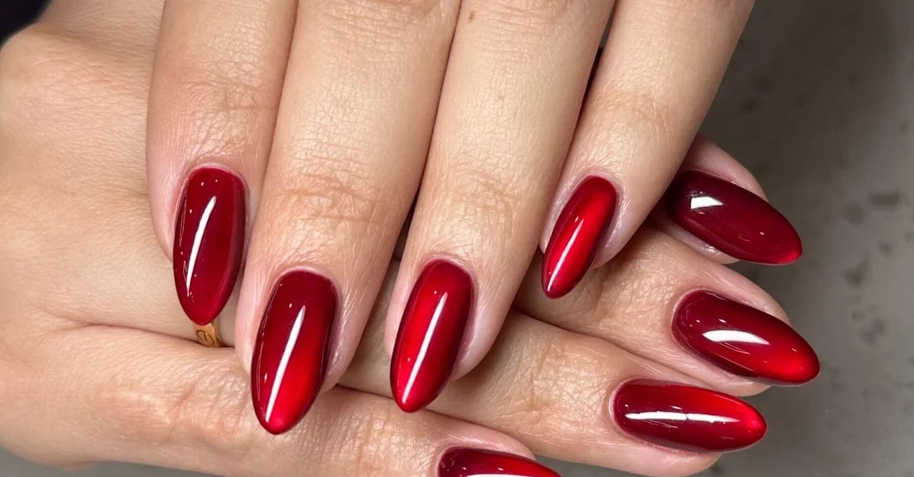 A red chrome set by Lissy Nails