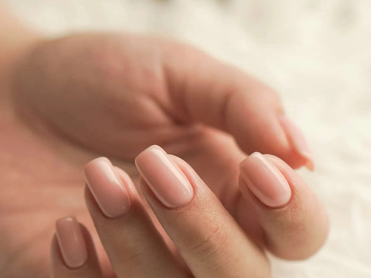 A soft pink gel manicure by Lissy Nails